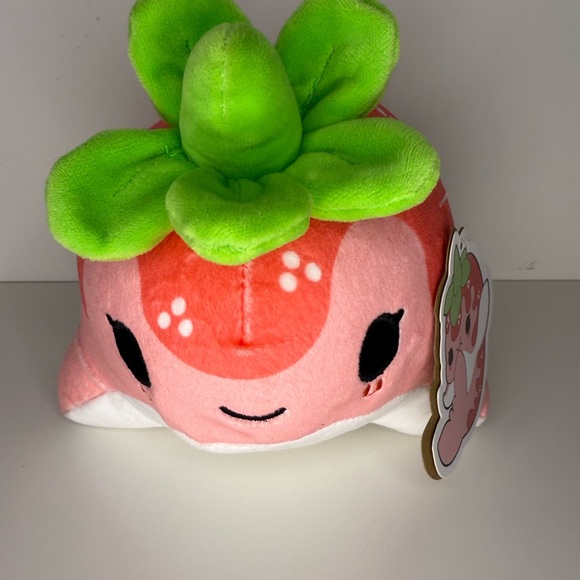 Aurora Tasty Peach Plush Starwberry Nomwhal. - Picture 1 of 7